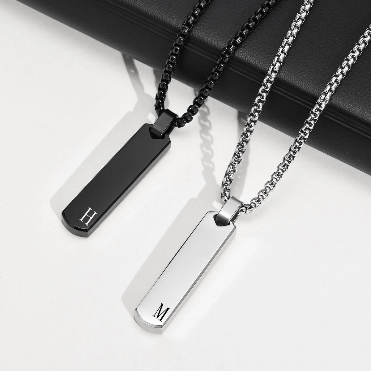 Colar Masculino Vertical Personalizado Identity Bar™